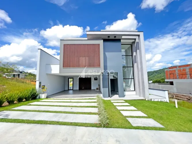 CASA MODERNA DE ALTO PADRÃO, LOCALIZADA EM CONDOMÍNIO FECHADO EM ESTILO AMERICANO - BAIRRO