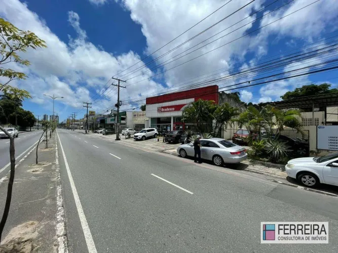 Lojão para Locação na Av Barros Reis.