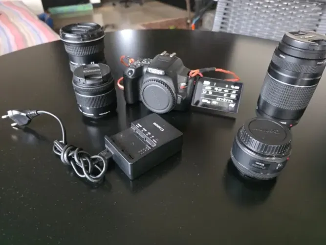 Canon EOS Rebel SL3 e 4 lentes