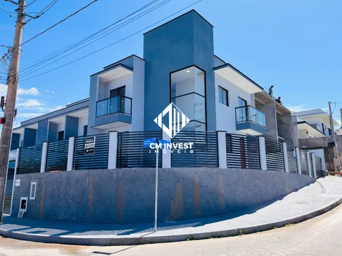 Sobrado de Esquina à Venda em São José/SC - 3 Quartos por R$ 750 Mil no Loteamento Alta Vi