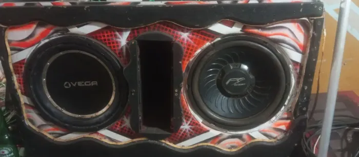 Cx de som automotivo de 12 de 600 RMS cada,vendo ou troco