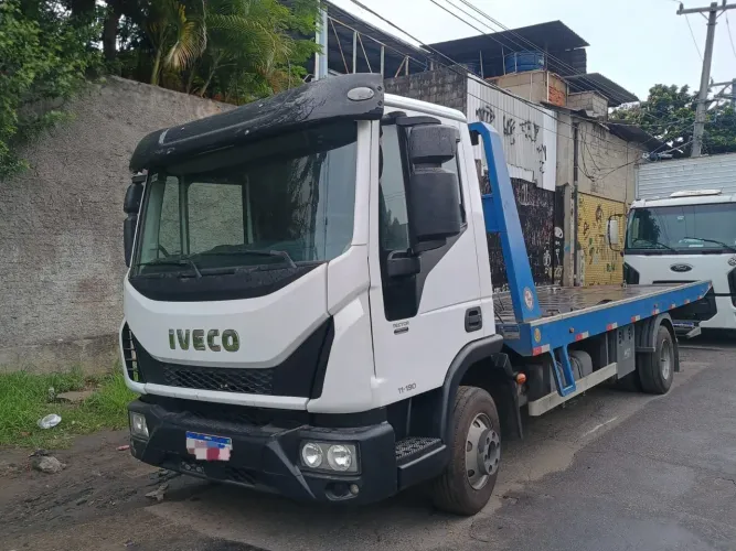 Iveco 11.190 reboque plataforma para dois veículos 