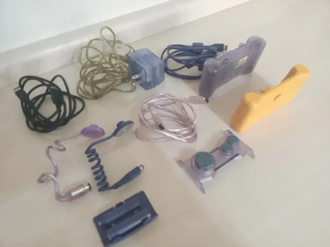 Lote com diversos acessórios Game Boy - Não testados