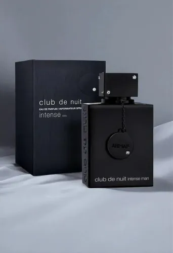 Club de nuit intense man