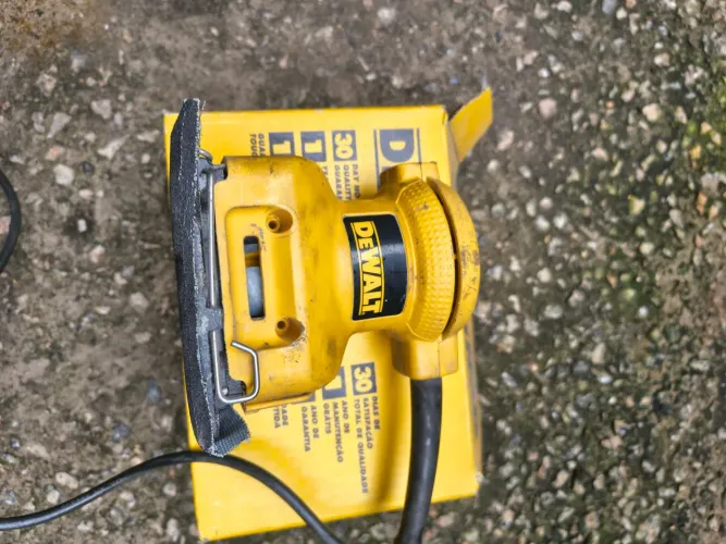 LIXADEIRA ORBITAL DEWALT