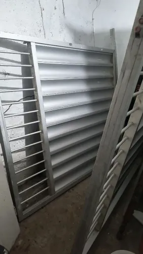 Vendo Portão de Alumínio de Garagem