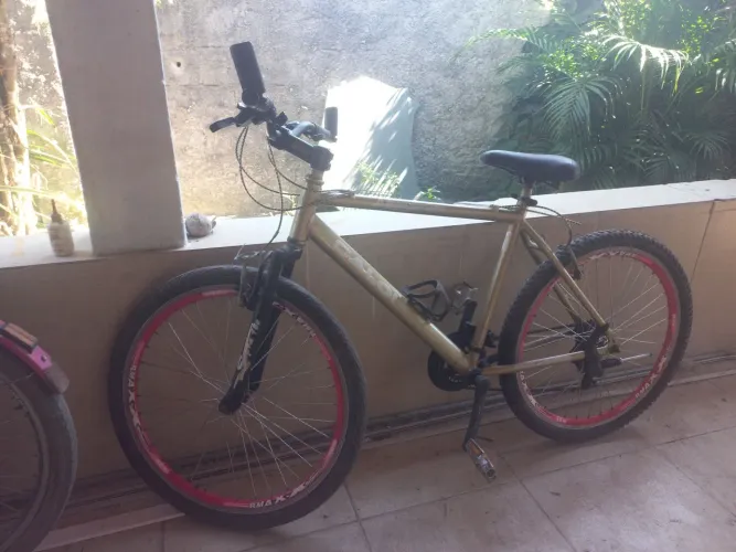 Bicicleta caloi original 18 marchas, quadro 24 alumínio, rodas aero com raios em inox.