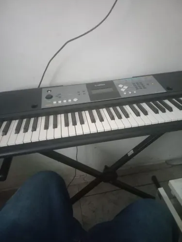 Teclado Yamaha E233