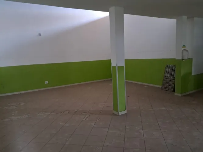 Casa comercial em Floresta com 425 m²
