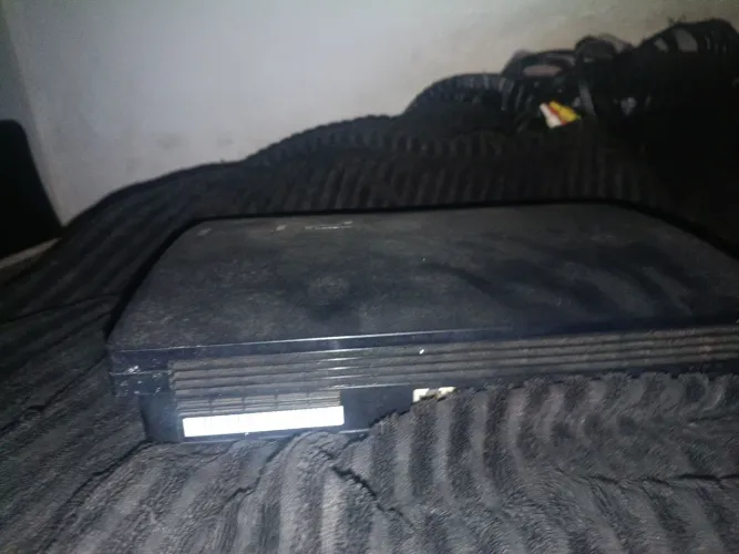 VENDO PS2 FAT E PS3 SLIM NO ESTADO EM QUE SE ENCONTRA(apenas consoles, sem cabos e etc)