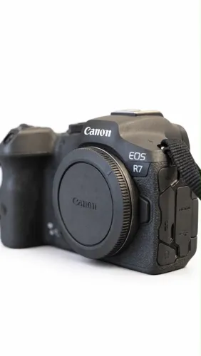 CAMERA R7 APENAS 700 CLICKS