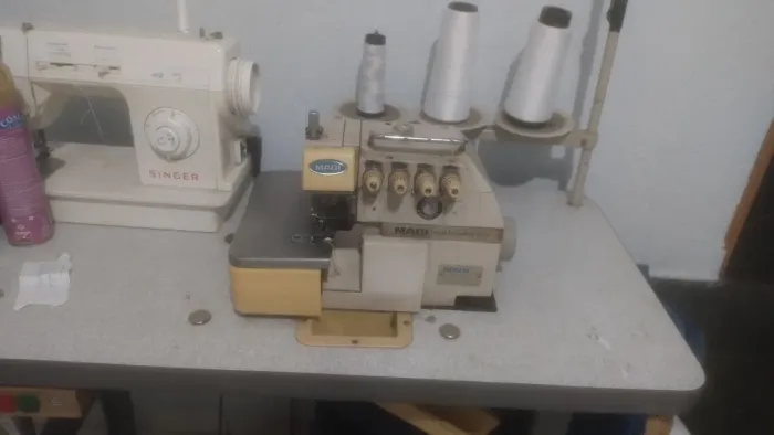 Máquina overlock profissional 
