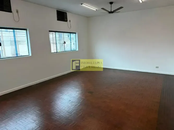 Salas comerciais para locação no bairro Boa Vista Contendo recepção + 4 salas, 5 banheiros
