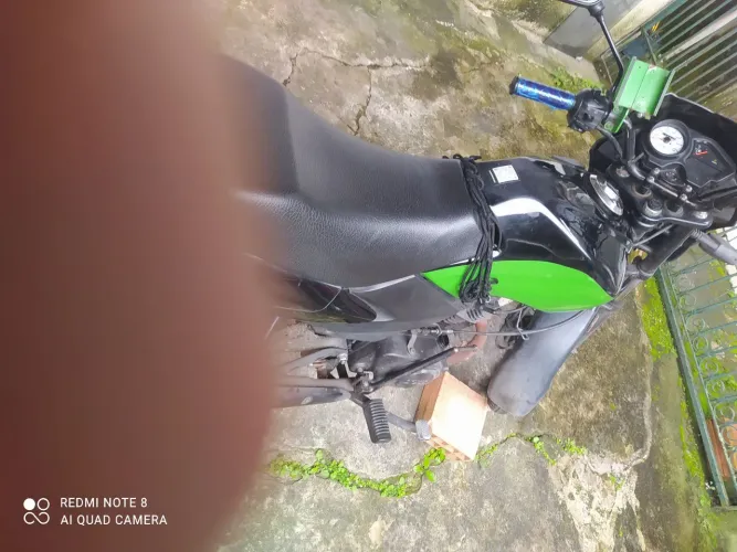 Moto quitada. só pegar e rodar! Sem multas sem restrição.