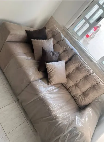 Sofa retratil com almofadas soltas 