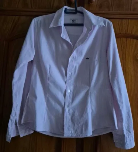 CAMISA LACOSTE.