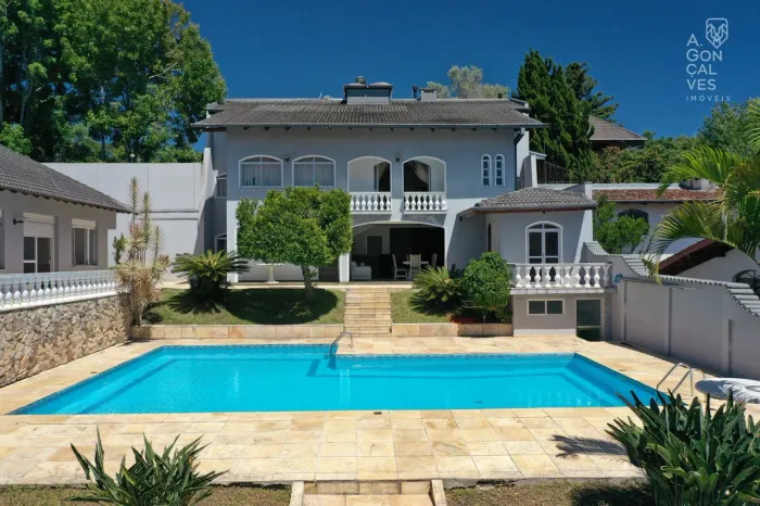 Casa Residencial para Alugar, 05 Suítes, Piscina, 04 Vagas, Vista Alegre, Curitiba.