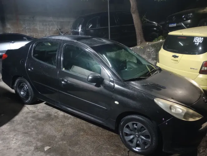 Peugeot 207 Sedan Passion XR 1.4 Flex 8V 4P 2009