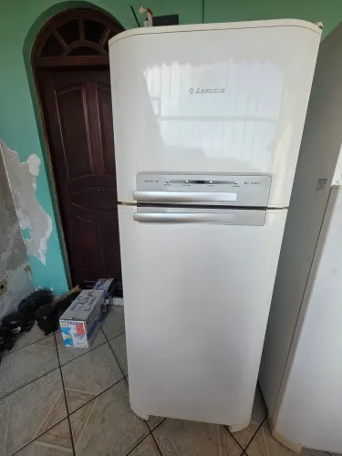 Geladeira Electrolux DF46 Frost Free 402L