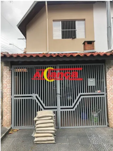 Sobrado Individual com 3 dormitórios na Vila Barros!
