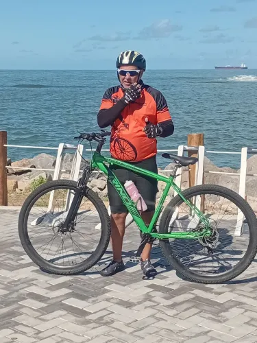 Bicicleta com peças montadas