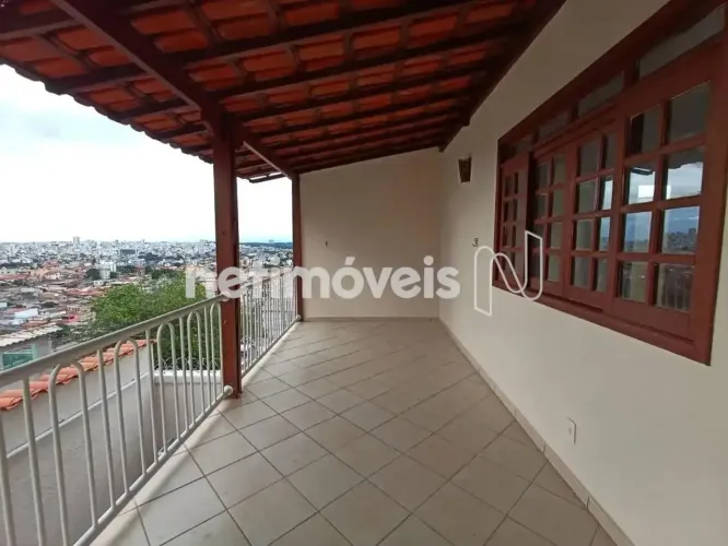 Casa ampla à venda no Paraíso