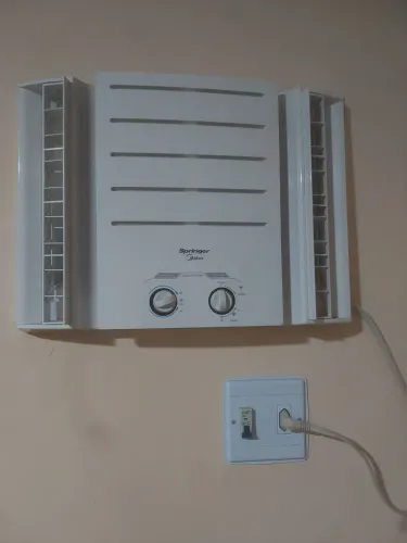 ? VENDO 2 AR-CONDICIONADOS DE JANELA - ÓTIMAS CONDIÇÕES! ?
