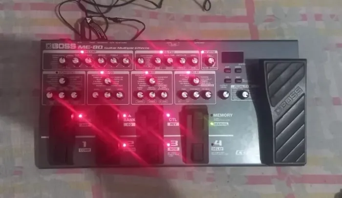 Pedaleira de Guitarra BOSS ME-80