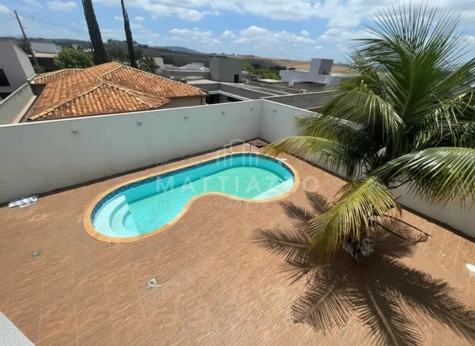 Sobrado com 03 suítes à venda, no Residencial Flórida em Iracemápolis/SP.