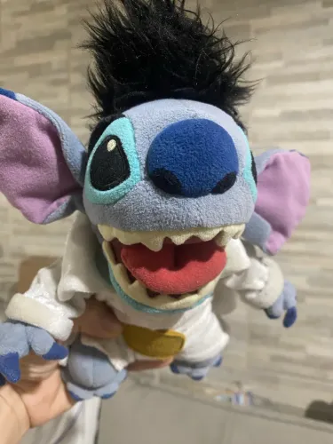 Pelúcia do Stitch fantasiado de Elvis Presley Disney
