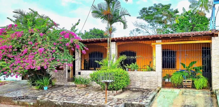 Casa estilo colonial no conjunto Júlia Seffer