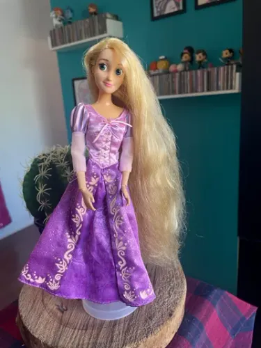 Boneca Boneca Rapunzel Disney Store Primeira Versão - Usada