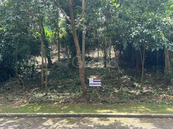 Terreno de 400m² em condomínio no Rio Tavares