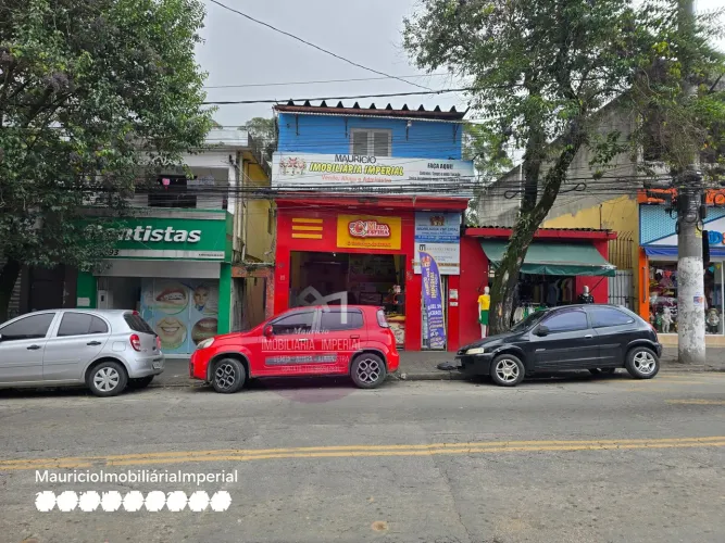 Casa pra alugar compacta, localizada em avenida comercial com diversas linhas de onibus