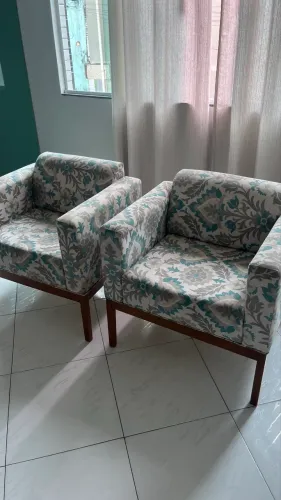 Poltronas e Sofá de 2 lugares