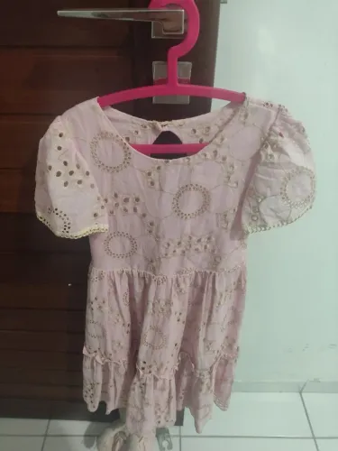 Vestido em gripi rosa claro