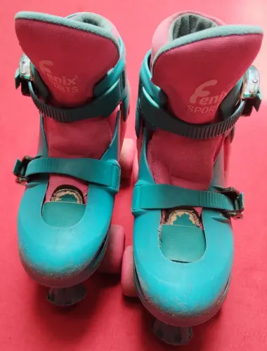 Patins Fênix Roller 4 Rodas Tamanho ajustável 34 ao 37 usado porém em Ótimo estado 