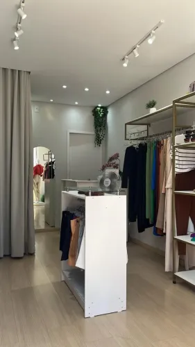 Loja de roupas Feminina Completa á venda