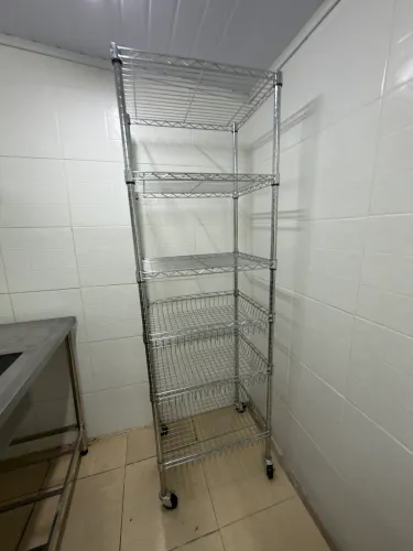 Estante Aço 6 Prateleiras CROMODA Com Rodas - 0 marcas e perfeita