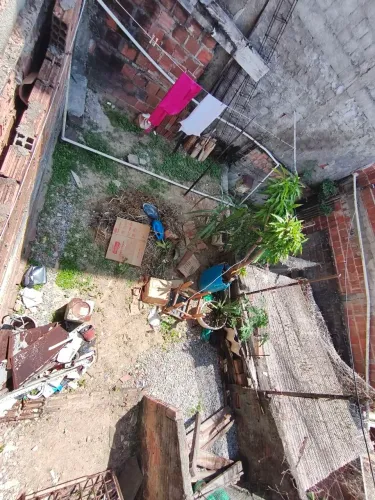 ALUGO CASA COM 2 QUARTOS