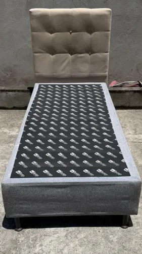 Cama (base e cabeceira) solteiro.