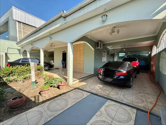 Casa Alto Padrão 5Qts na Avenida das Torres Novo Aleixo - Piscina Edícula Garagem