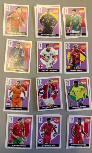 Figurinha holland e Messi fundo roxo 