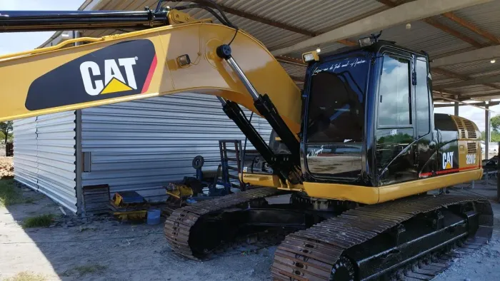 escavadeira CAT 320C