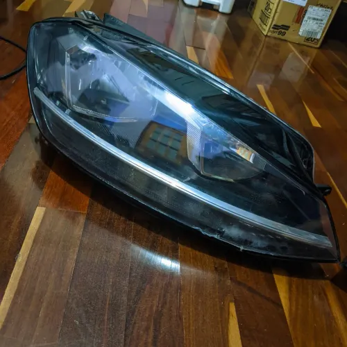 Par de Faróis Originais Volkswagen Golf Mk7.5 + Lâmpadas Super Branca