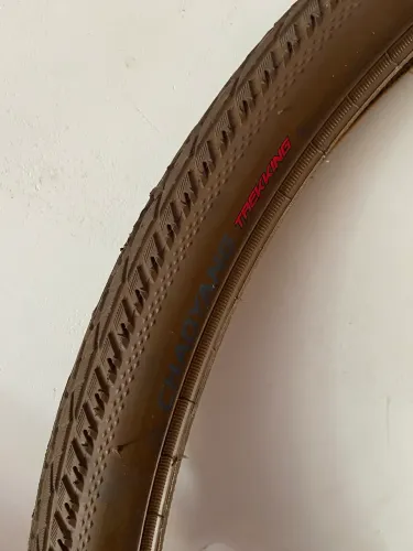 Pneu 700x38 com 2 câmaras Pirelli