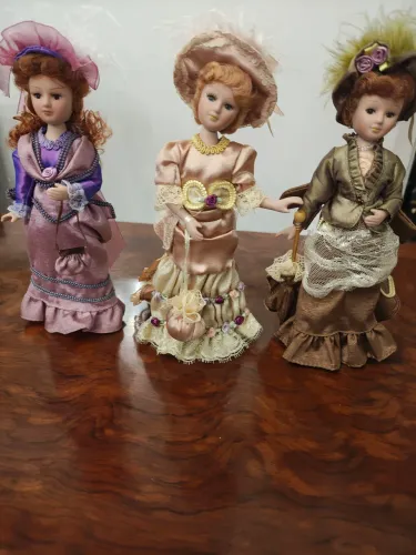 Trio de bonecas vintage Damas de época lindíssimas de porcelana planeta deagostine
