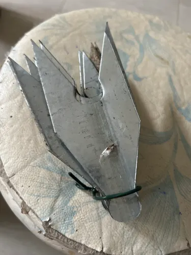 Grampo lança galvanizado para muro