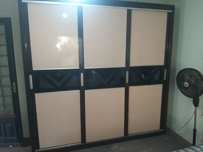 Guarda-roupa, cama de casal e cômoda 