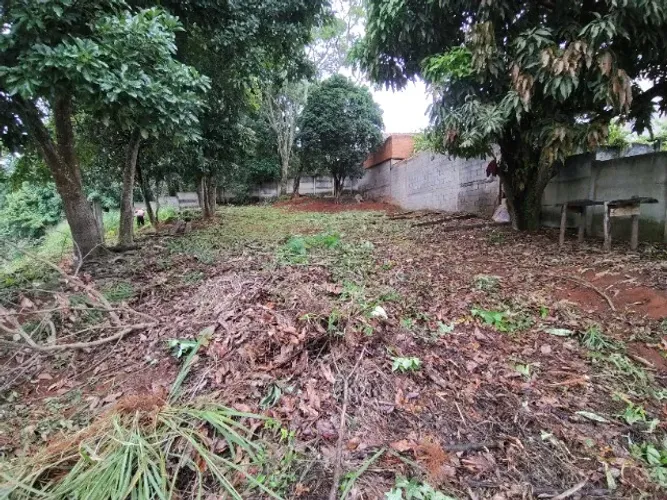 VENDE-SE TERRENO - METRAGEM 648M² EM ÓTIMA LOCALIZAÇÃO.